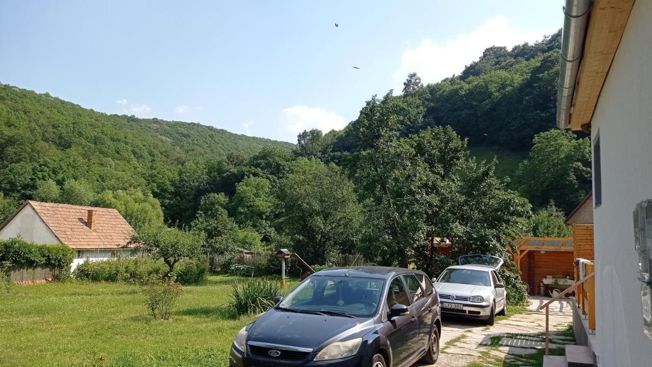 Lovas Vendeghaz Apartment Obanya Bagian luar foto