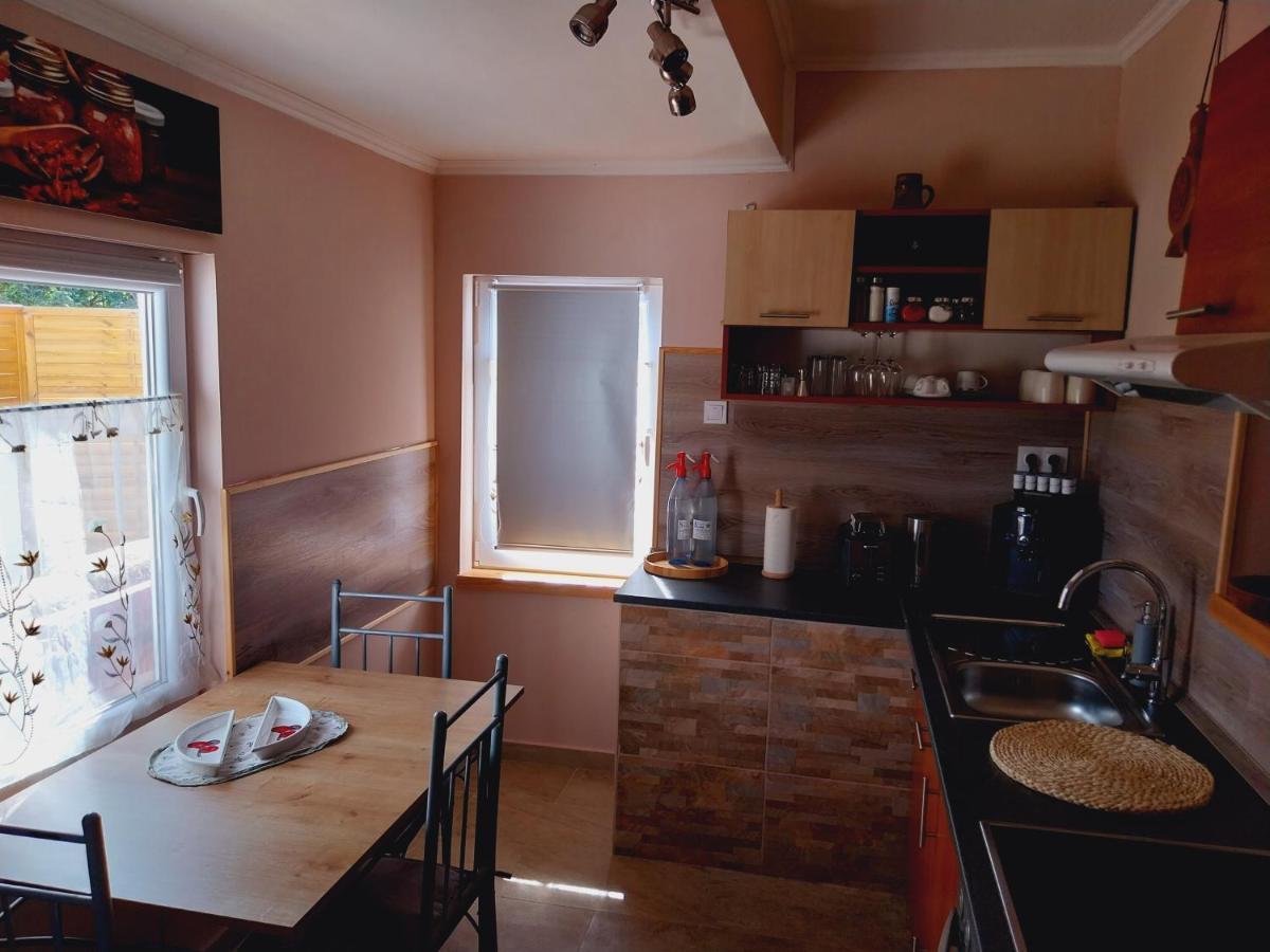 Lovas Vendeghaz Apartment Obanya Bagian luar foto