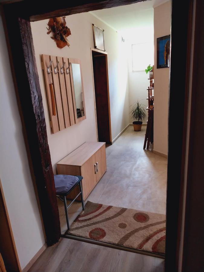 Lovas Vendeghaz Apartment Obanya Bagian luar foto