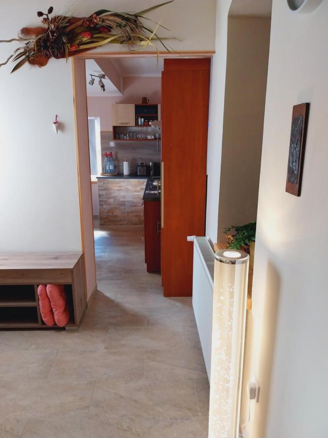 Lovas Vendeghaz Apartment Obanya Bagian luar foto