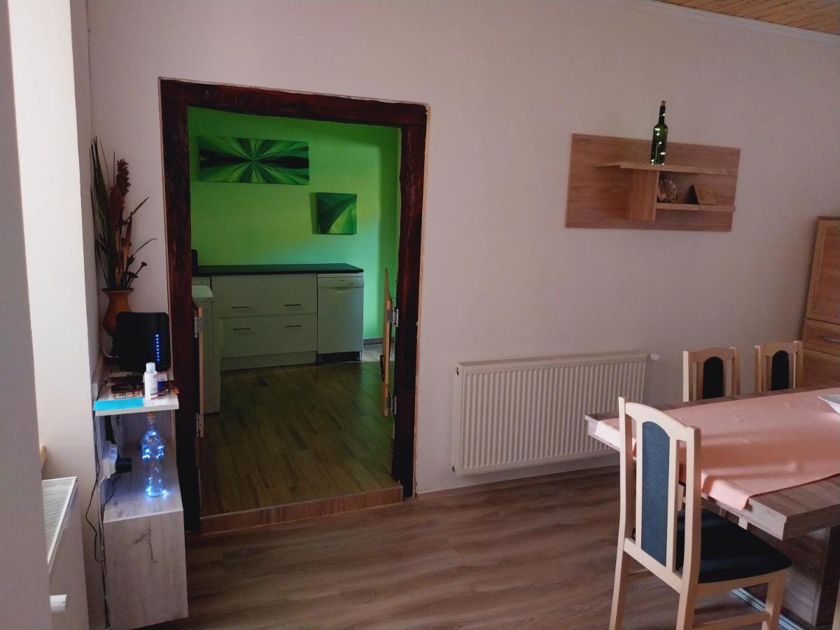 Lovas Vendeghaz Apartment Obanya Bagian luar foto