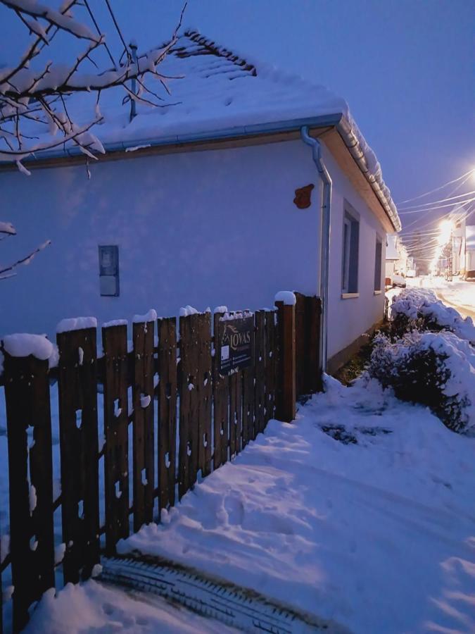 Lovas Vendeghaz Apartment Obanya Bagian luar foto